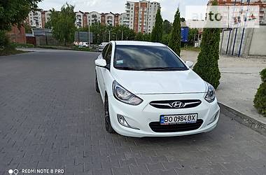 Hyundai Accent  2012