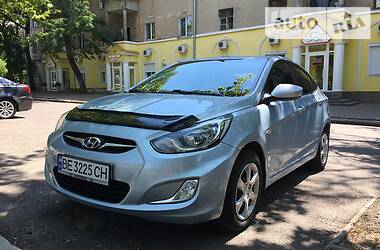 Hyundai Accent  2011