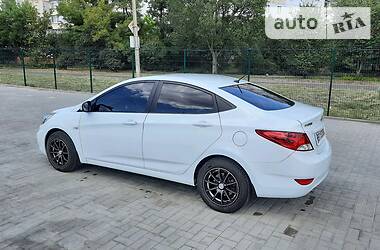 Hyundai Accent  2013