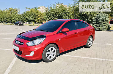 Hyundai Accent  2012