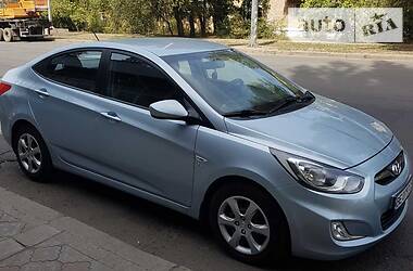 Hyundai Accent  2011