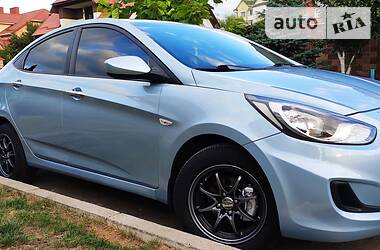 Hyundai Accent  2012