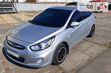 Hyundai Accent  2012