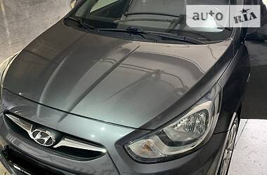 Hyundai Accent  2012