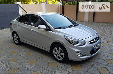 Hyundai Accent  2013