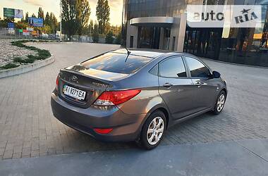 Hyundai Accent  2011