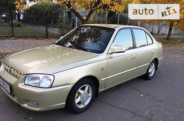 Hyundai Accent  2000