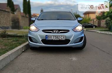 Hyundai Accent  2012