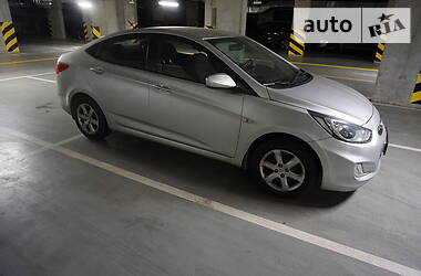 Hyundai Accent  2012