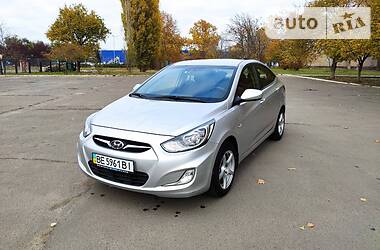 Hyundai Accent  2012