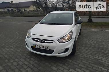 Hyundai Accent  2012