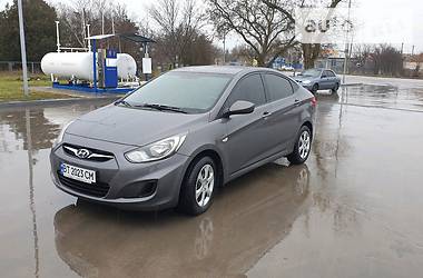 Hyundai Accent  2012