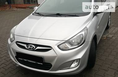 Hyundai Accent  2012