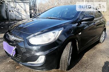 Hyundai Accent  2012