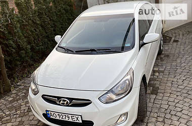 Hyundai Accent  2011