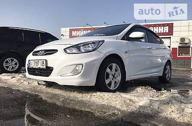 Hyundai Accent AVTOMAT 2012