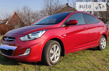 Hyundai Accent  2012