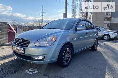 Hyundai Accent  2010