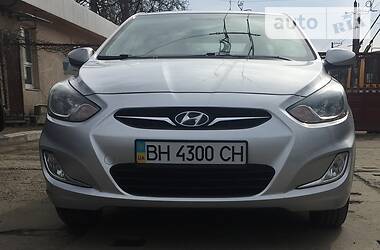 Hyundai Accent  2012