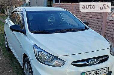 Hyundai Accent  2012