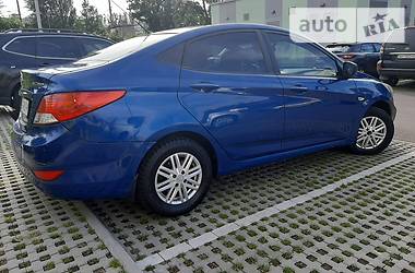 Hyundai Accent  2012