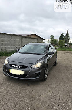 Hyundai Accent  2011