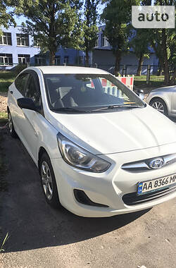 Hyundai Accent  2012