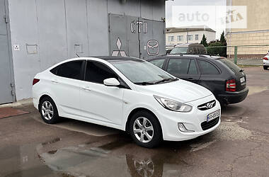 Hyundai Accent  2012