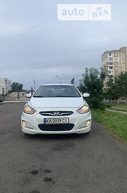 Hyundai Accent  2012