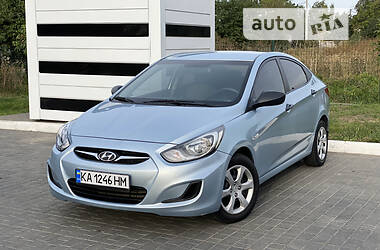 Hyundai Accent  2012