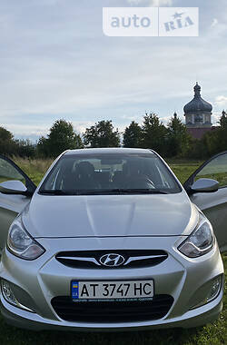 Hyundai Accent  2012