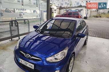 Hyundai Accent  2011