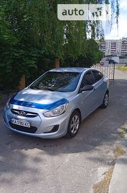 Hyundai Accent  2011