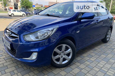 Hyundai Accent  2012