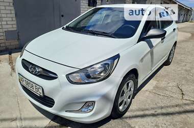 Hyundai Accent  2013