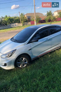 Hyundai Accent  2012