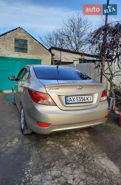 Hyundai Accent  2011