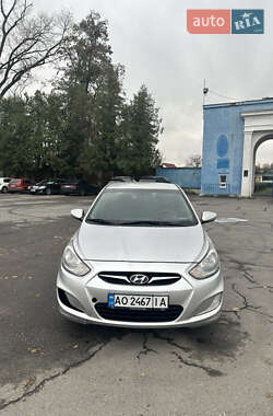 Hyundai Accent  2012