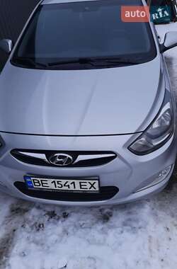 Hyundai Accent  2012