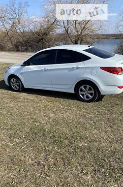 Hyundai Accent  2012