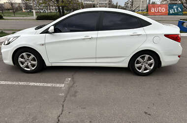 Hyundai Accent  2012