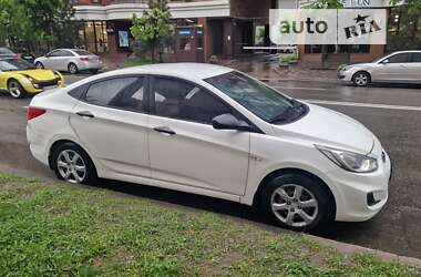 Hyundai Accent  2013