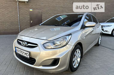 Hyundai Accent  2011