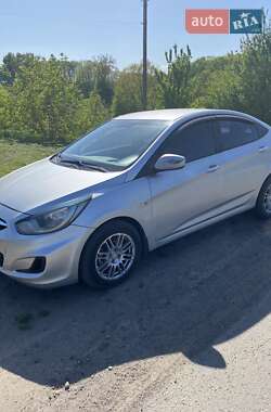 Hyundai Accent  2011