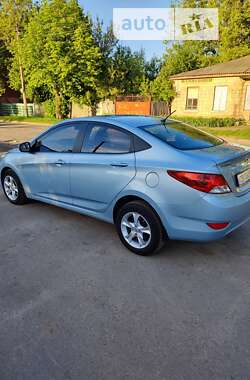 Hyundai Accent  2011