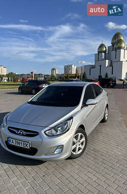Hyundai Accent  2012