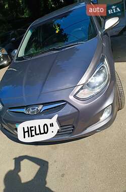 Hyundai Accent  2012