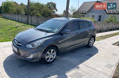 Hyundai Accent  2012