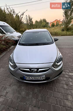Hyundai Accent  2011