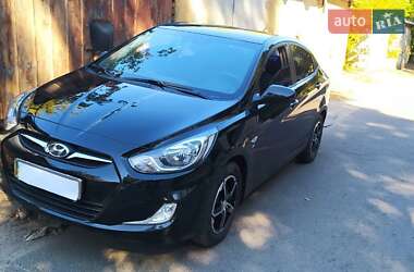 Hyundai Accent  2012